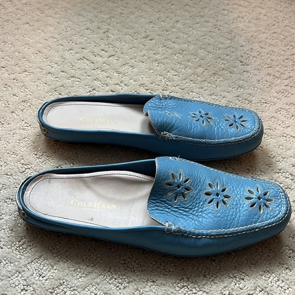 Cole Haan driving moccasin leather slides. Cutaway detail. - Picture 2 of 5